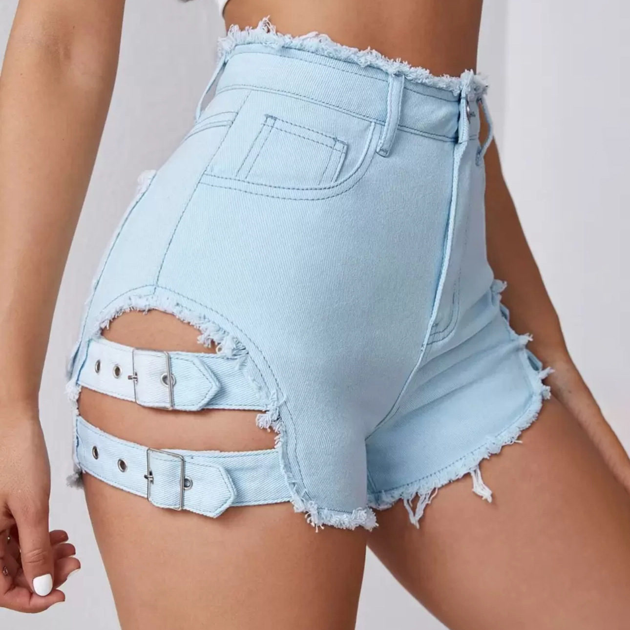 Street Fashion Outfit - Shorts in denim da donna a