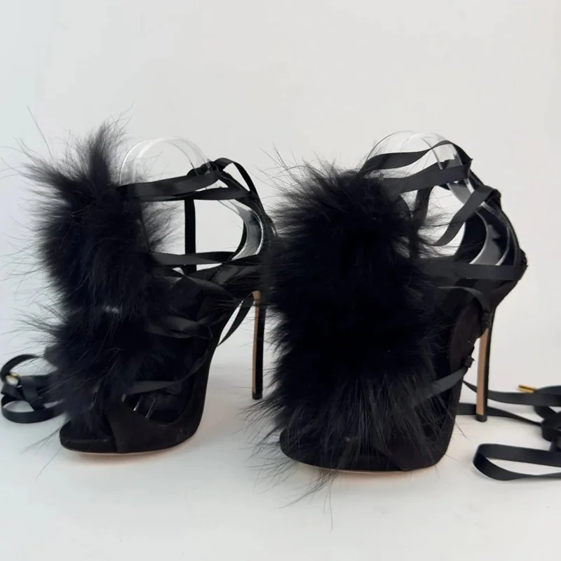 Sandali con lacci in pelliccia - Street Fashion Outfit recensione e prezzo